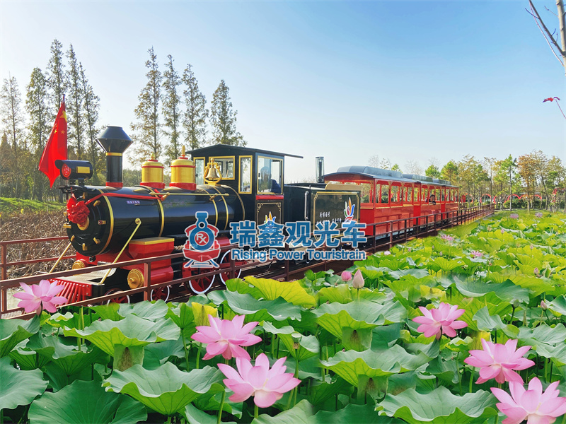 北京观光小火车在景区提升改造中扮演着至关重要的角色